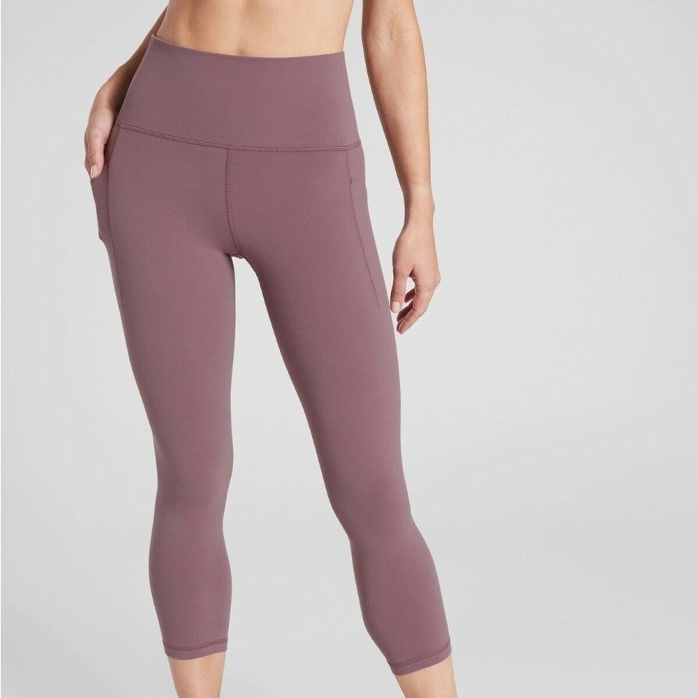 Athleta Salutation Stash Pocket II Capri Tight Leggings Volcanic Violet